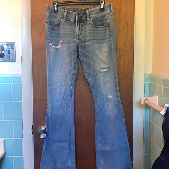Light wash, slightly distressed jeans - Picture 1 of 5